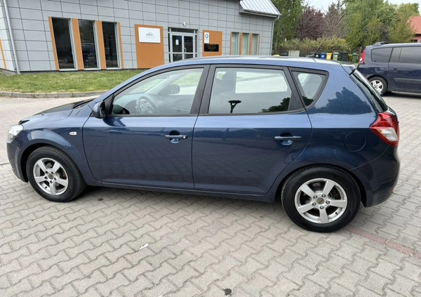 Kia Ceed cena 24900 przebieg: 145000, rok produkcji 2010 z Rymanów małe 631